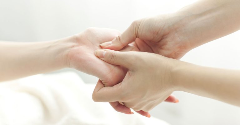 massage des mains laboratoires bimont