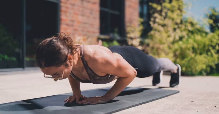 Quels muscles sont sollicités lors des pompes