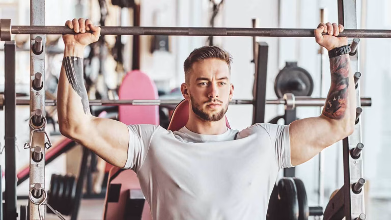 Quels muscles sont sollicités lors du développé militaire