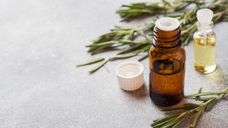 Huiles essentielles pour le sommeil, le stress ou l’immunité : lesquelles choisir ?
