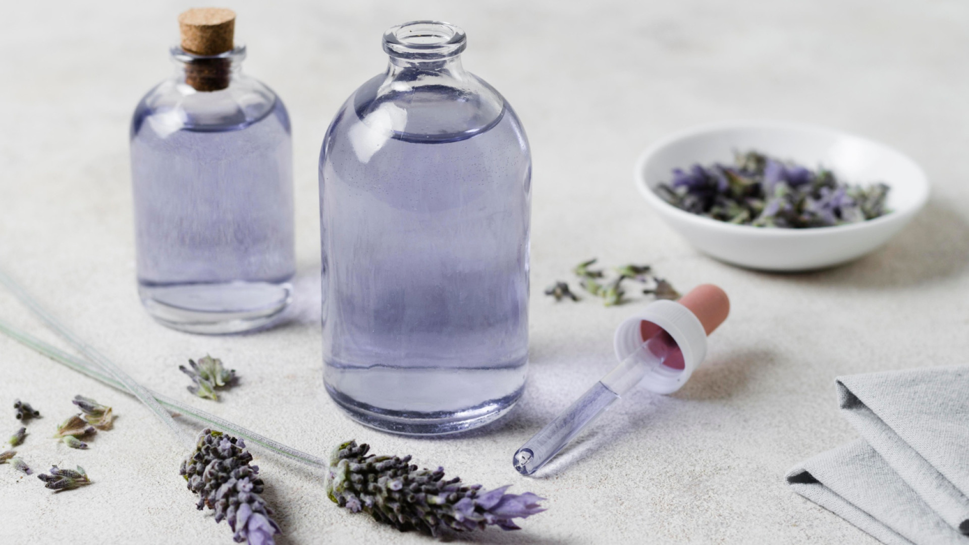 Hydrolats et eaux florales : des produits biologiques de qualité pour un soin naturel